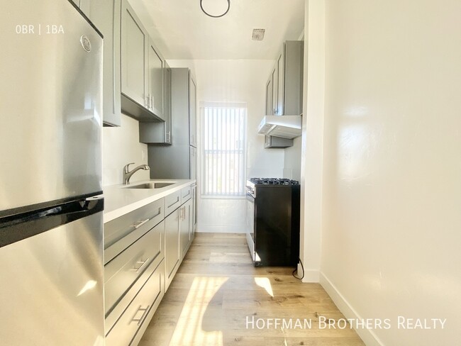 Building Photo - 976 S Gramercy Pl