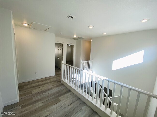 Building Photo - 6736 Twisted Wood Dr