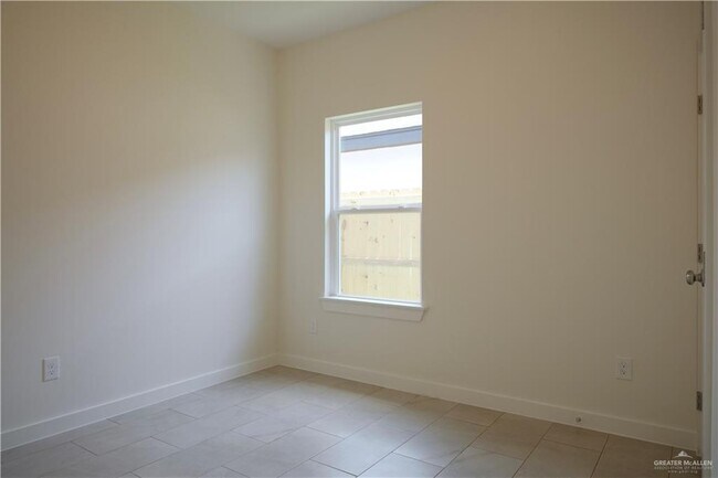 Building Photo - 1301 Woodland Trails