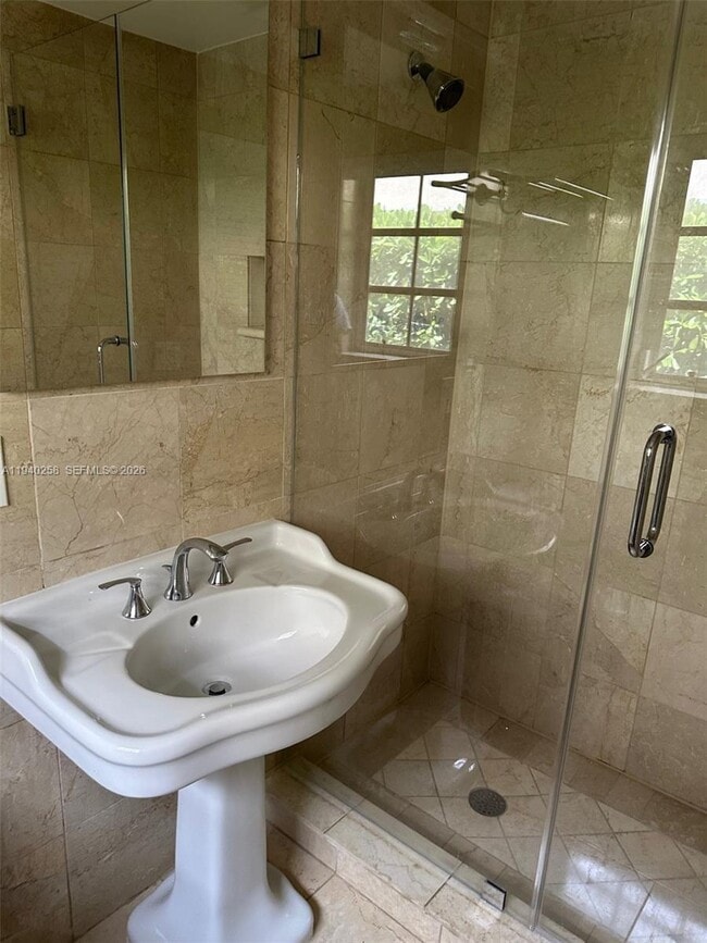 Building Photo - 60 Park Dr