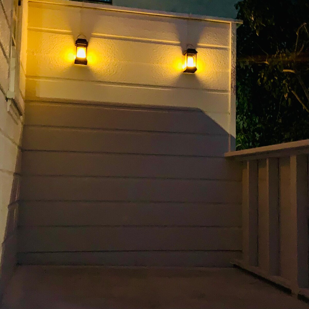 Building Photo - 1147 W 11th St