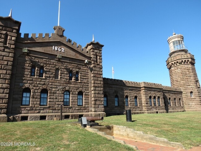 Building Photo - 11 Cooper Ave
