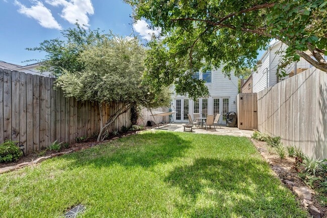 Building Photo - 511 W 22nd St