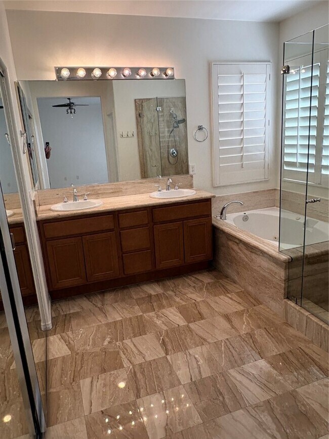 Building Photo - 24 Country Walk Dr