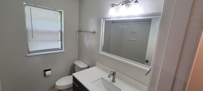 Building Photo - 405 Brewer Dr