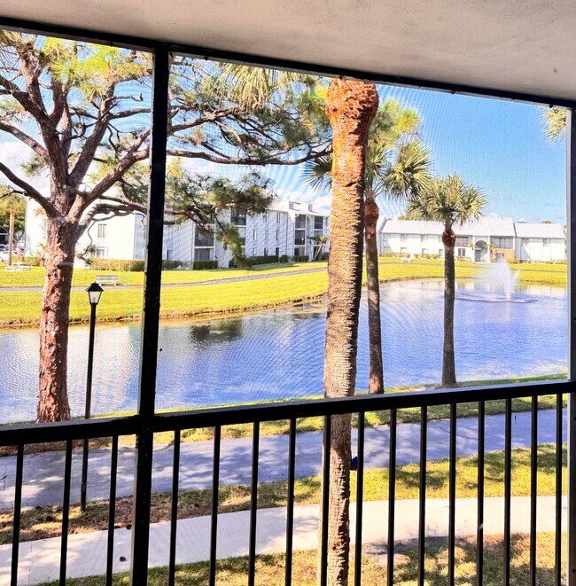 Building Photo - 1015 Green Pine Blvd