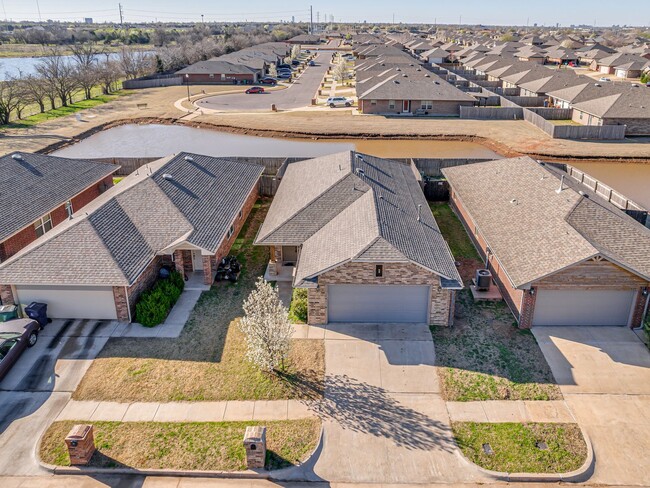 Building Photo - Newer Home in OKC