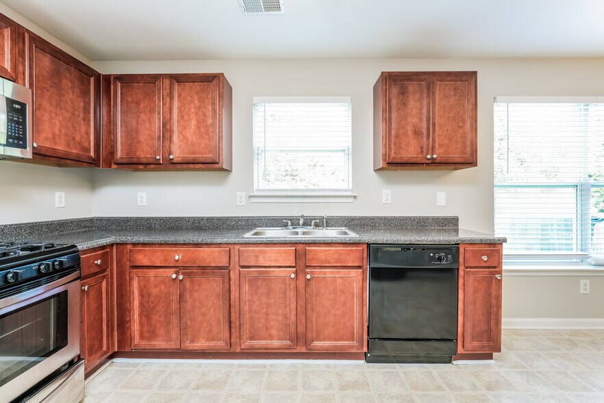 Building Photo - 4618 Ash Tree St SW
