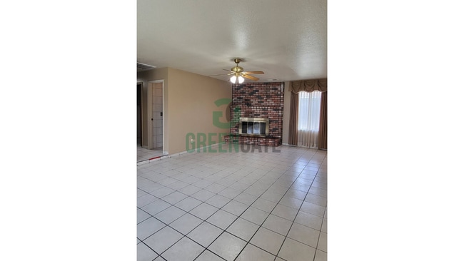 Building Photo - NOW AVAILABLE! Make this spacious 4 bedroo...