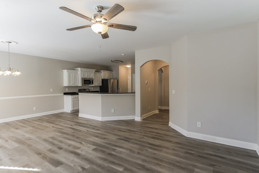 Building Photo - 1990 Lily Valley Dr