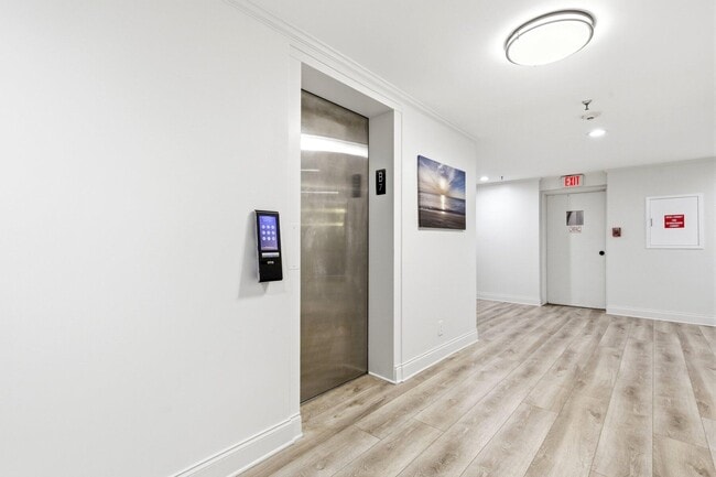 Building Photo - 4605 S Ocean Blvd