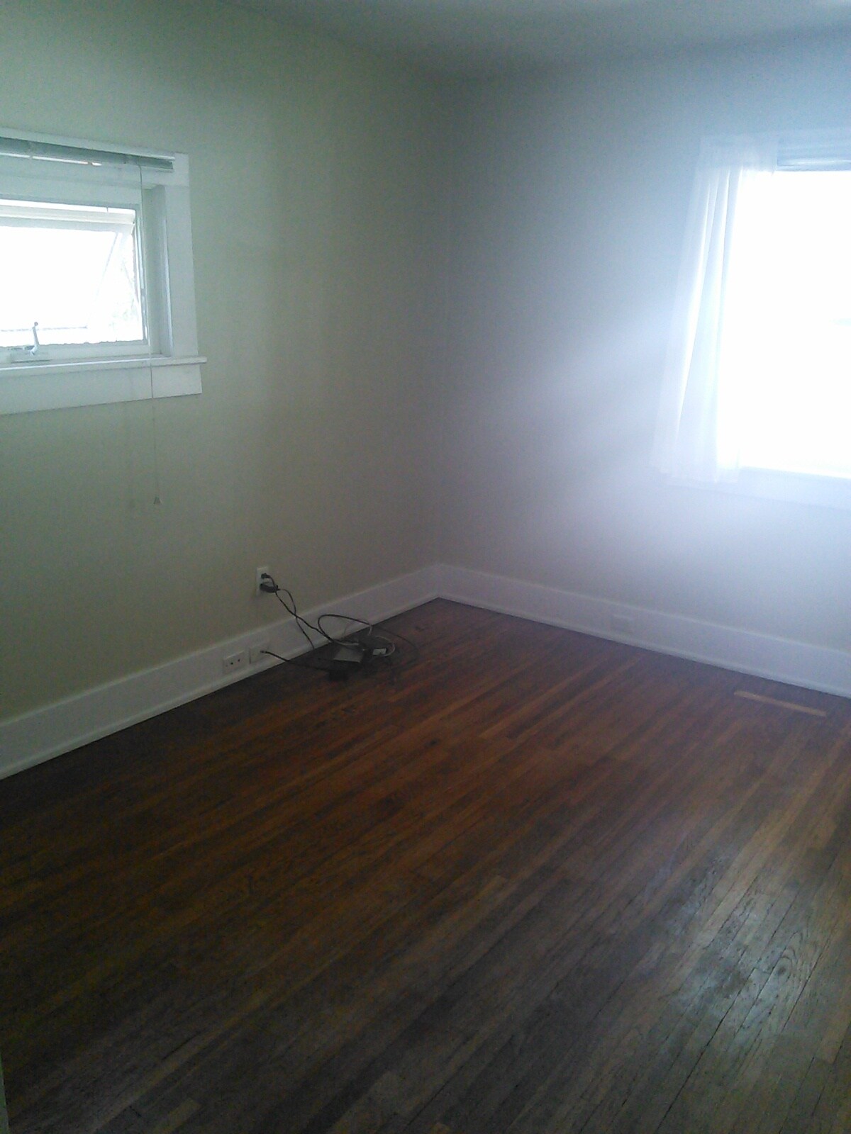 east bedroom - 827 Mathews St