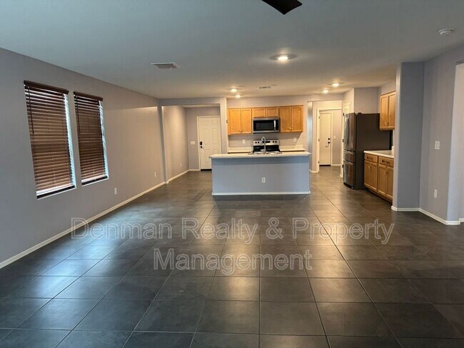 Building Photo - 1633 W Pinkley Ct