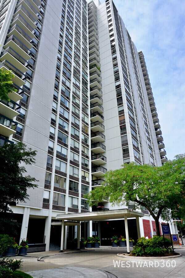 Building Photo - 1355 N Sandburg Terrace