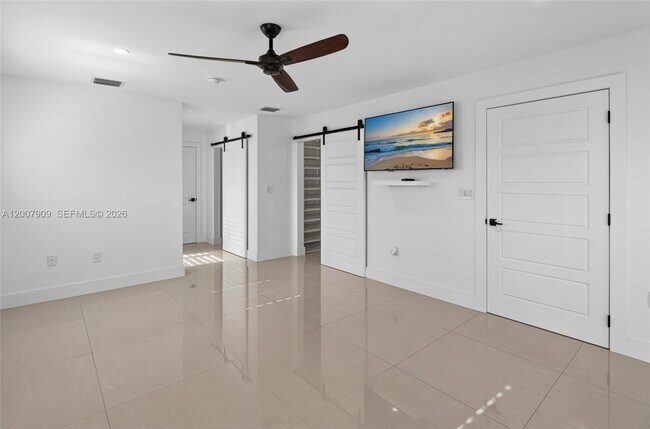 Building Photo - 4865 SW 94th Ave