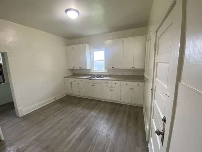 Building Photo - LEASE TO OWN $1,300 MO