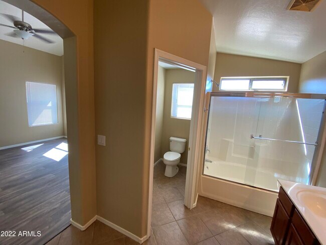 Building Photo - 46065 W Starlight Dr