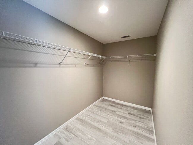 Building Photo - GORGEOUS 3BR/2BA Home with Open Floor Plan and Upgraded Features!