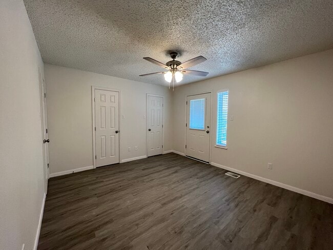 Building Photo - 834 River View Drive - Park View Townhomes