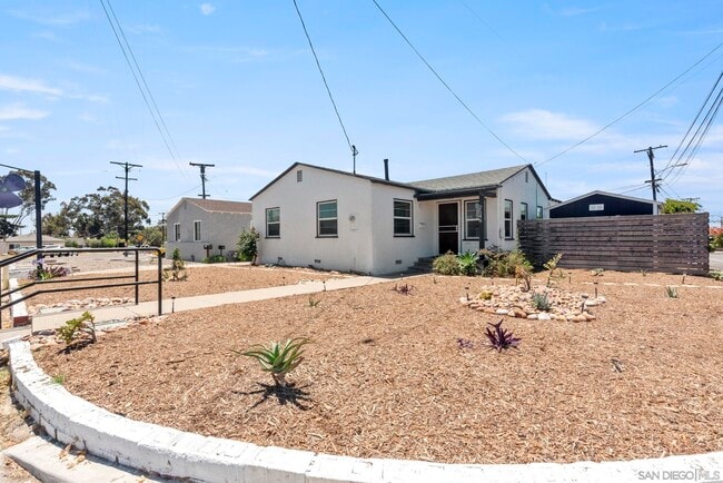 Building Photo - 2548 Violet St