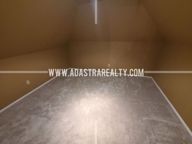 Building Photo - Beautiful Home in the Heart of Overland Park-Available NOW!!