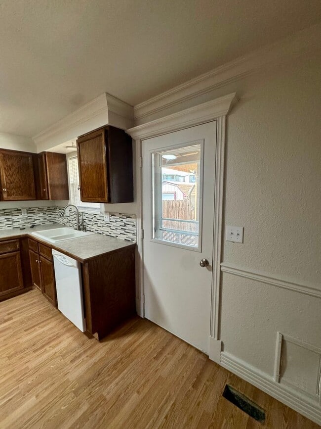 Building Photo - Great location 2 bedroom Condo