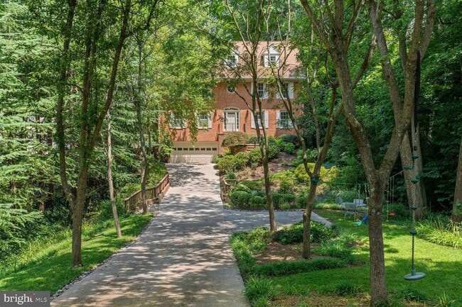 Building Photo - 5 Bed 4.5 Bath - Bethesda len Echo Heights...