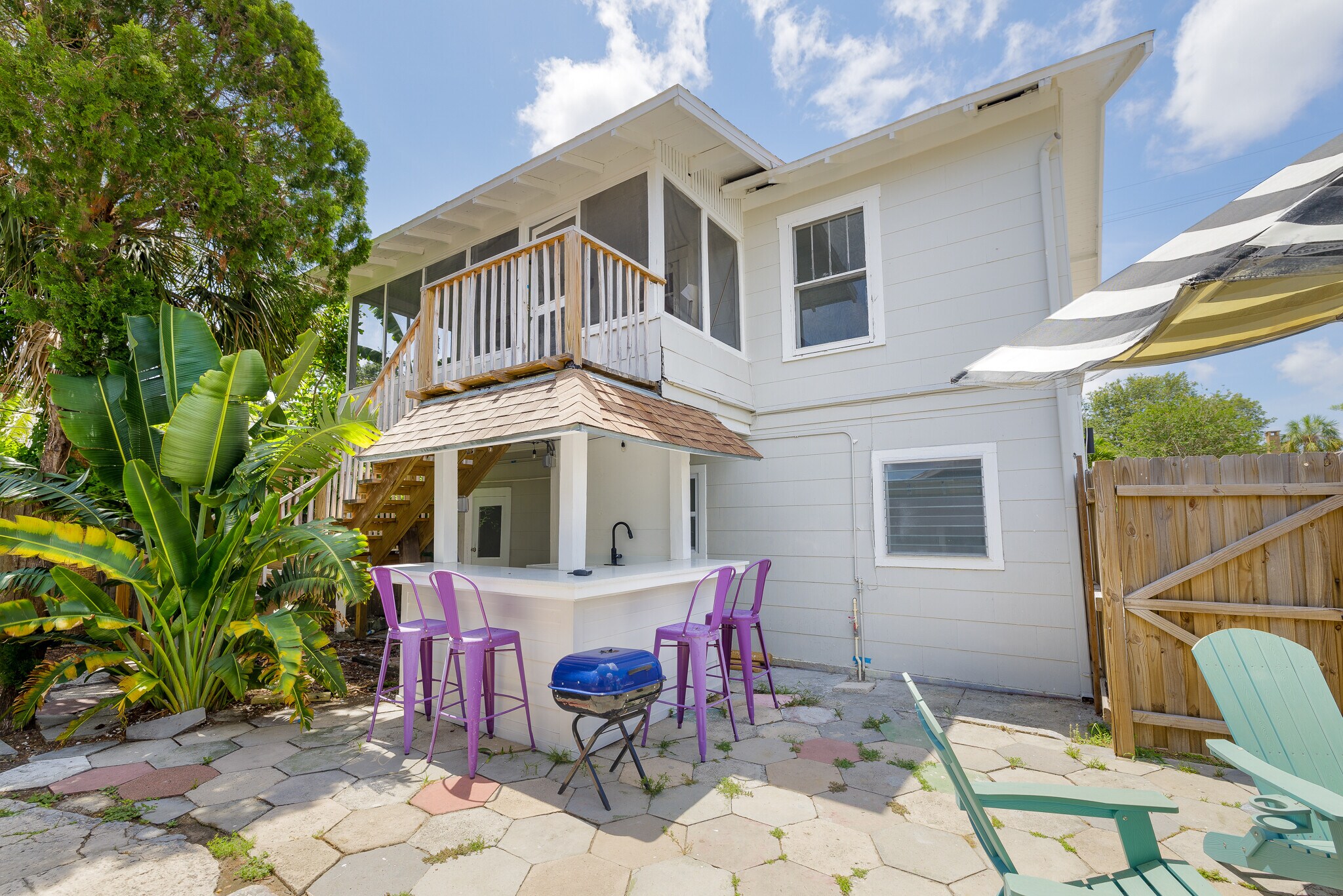 shared wet bar - 618 7th Ave N