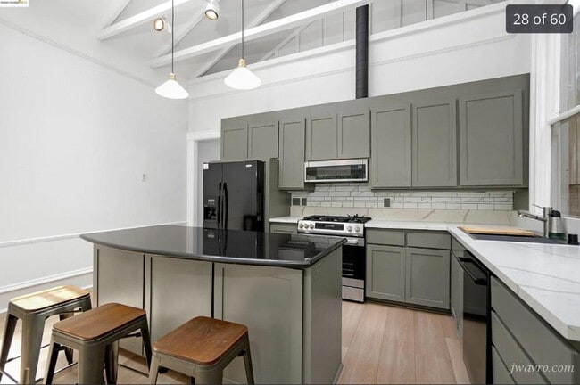 Building Photo - 2654 Bush St