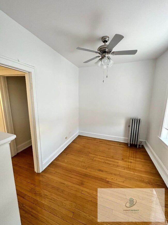 Building Photo - 4055 N Elston Ave