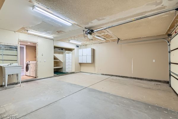 Building Photo - 733 Strawberry Pl