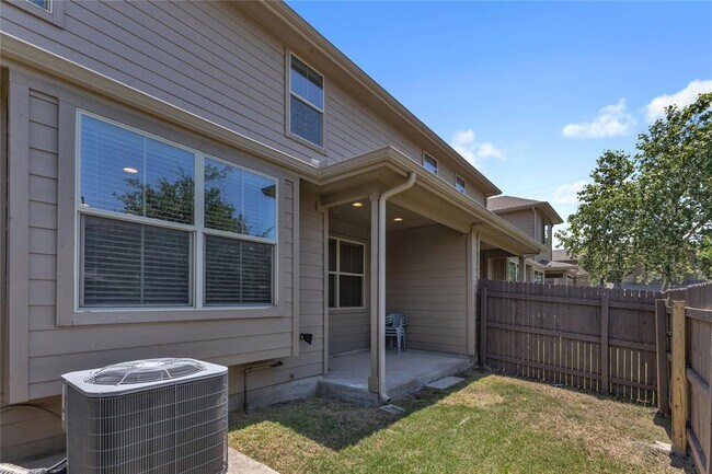 Building Photo - 2880 Donnell Dr
