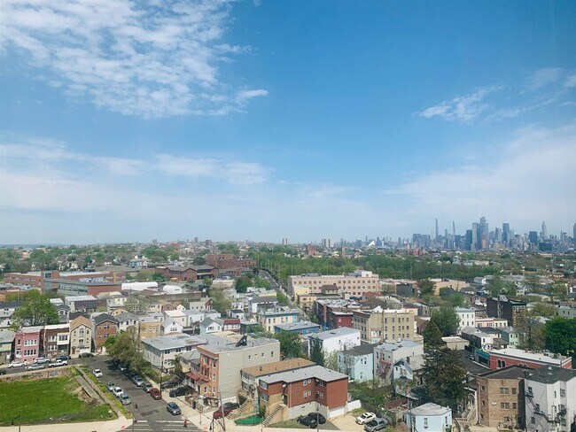 Building Photo - 201 St Pauls Ave