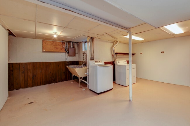 Building Photo - 384 S Wolf Rd