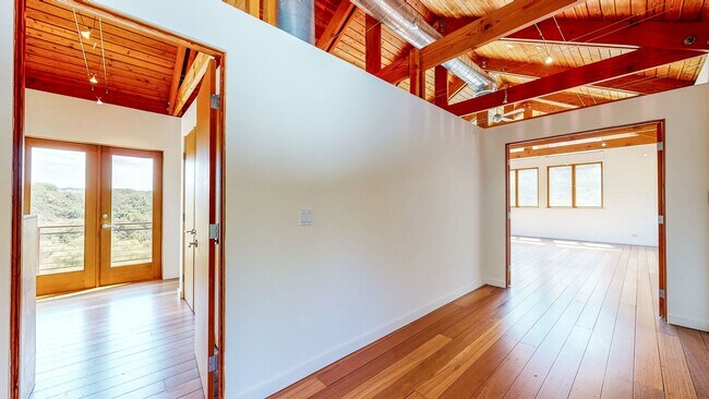 Building Photo - 812 Leslie Rd