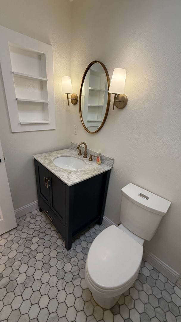 Building Photo - EPIC REA: Charming 2Bed/1Bath Condo w/ Parking