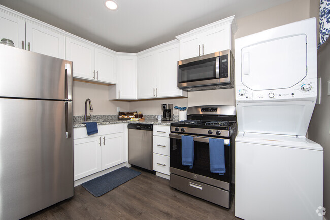 Kitchen - Crystal Lakes Apartments