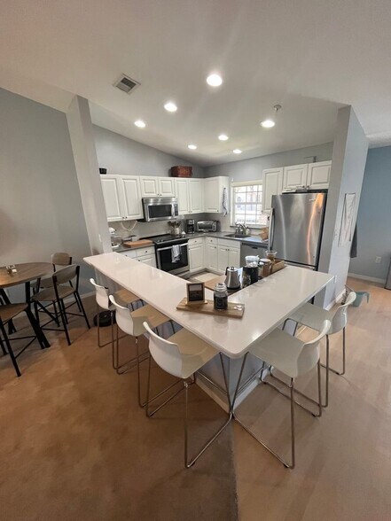 Building Photo - 8389 Wingate Dr
