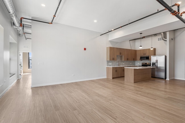 Building Photo - 805 N Milwaukee Ave