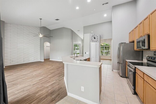 Building Photo - 5057 Coveview Dr