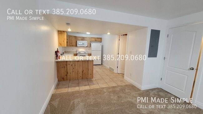 Building Photo - 3042 E Somerset Dr