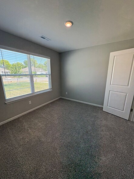 Building Photo - 652 Fall Meadow Ln