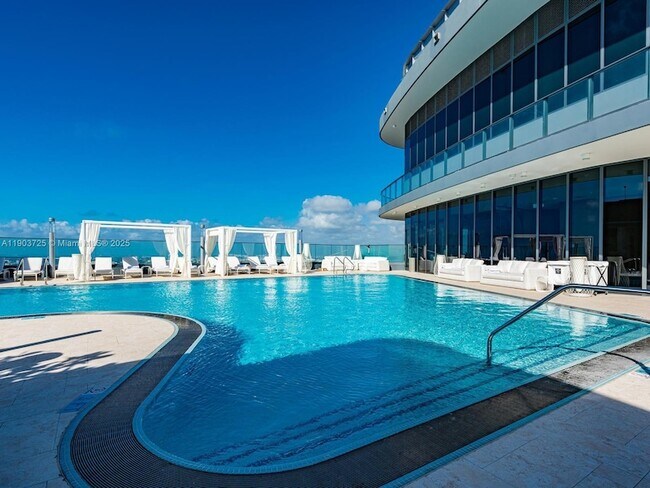 Building Photo - 1000 Brickell Plaza