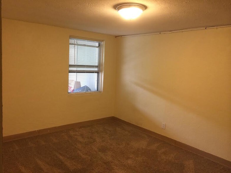 Building Photo - 1045 Corona St