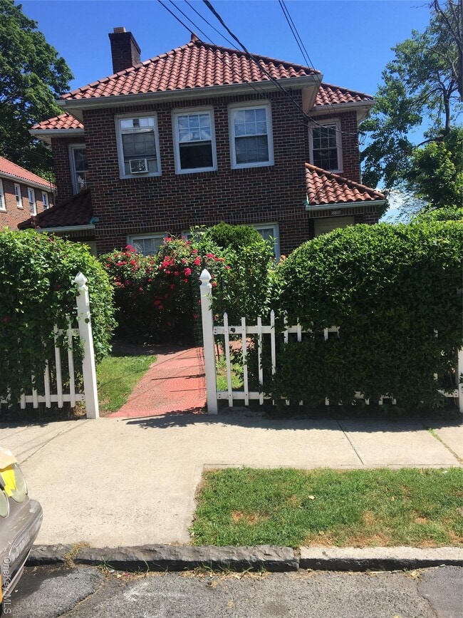 Primary Photo - 460 E 5th St