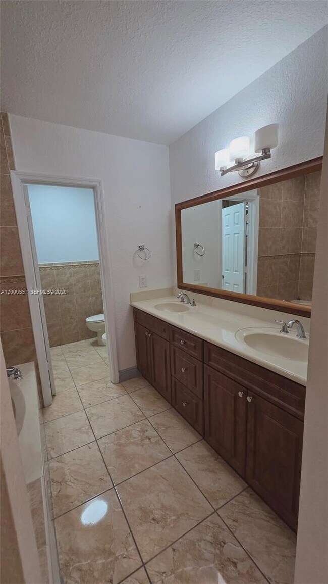 Building Photo - 3140 SW 142nd Ave