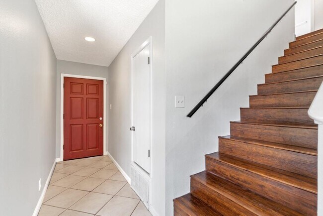 Building Photo - 302 Splitrock