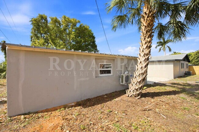 Building Photo - North Fort Myers has 99 Problems but this 1/1 Isn't It!