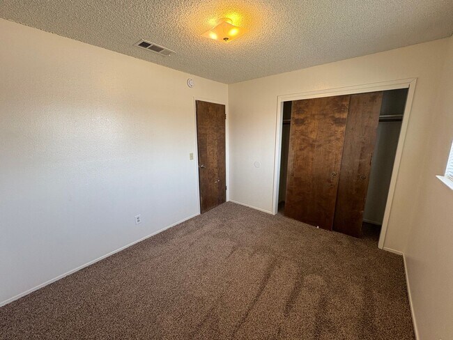 Building Photo - 3229