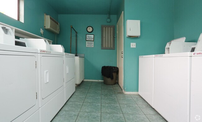 Building Photo - Villa Azusa Senior Apartments 55+